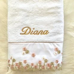 KaterinasDesigns Girls Ladopana Embroidered Personalized Bath Towel