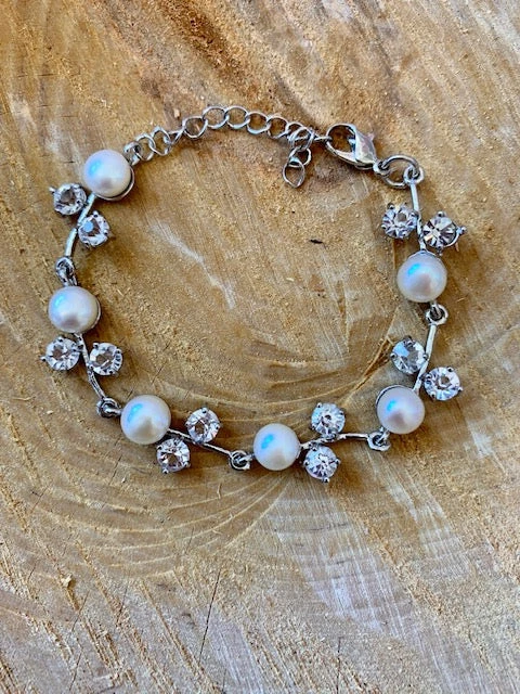 KaterinasDesigns White Fresh Water Pearl And Diamond Bracelet 3 KaterinasDesigns White Fresh Water Pearl And Diamond Bracelet